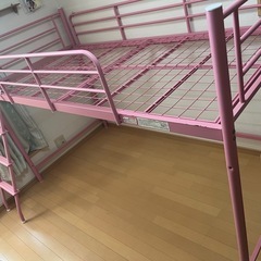 🌸【ピンク】金属製ハイタイプロフトベッド メッシュデザイン はしご付き