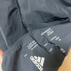 adidas 撥水コート　梅雨の画像