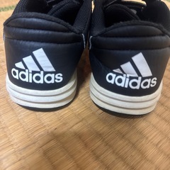 adidasの画像