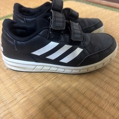 adidasの画像