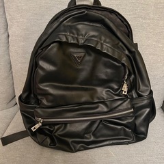 数万円したGUESSのリュック