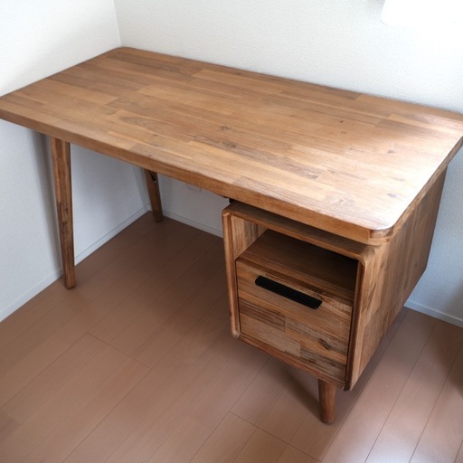 アカシア無垢材デスク／幅130cm／引き出し・棚付き（美品）
