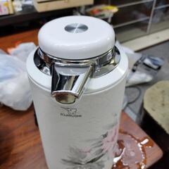 魔法瓶ポットの画像