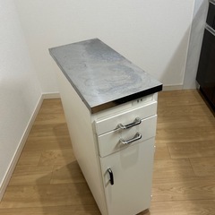 キッチン 収納台　電源コードありの画像