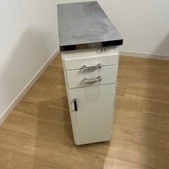 キッチン 収納台　電源コードありの画像