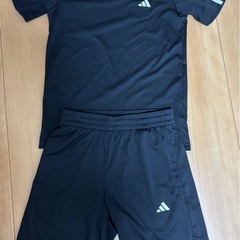 adidas トレーニングウェア上下セット
150cm