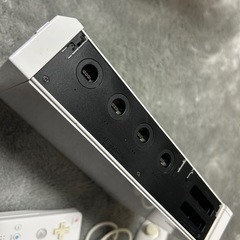 Wii本体+ソフト「Wiiparty」付
の画像
