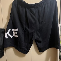 千円値引き価格⇒NIKEスエット生地プルオーバーパーカー&ハーフパンツセットアップ⇒sizeXL汚れ毛玉無し⇒美品！の画像