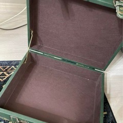 アンティーク超ローテブルにもなるおしゃれな、収納棚の画像