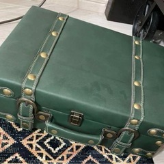 アンティーク超ローテブルにもなるおしゃれな、収納棚の画像