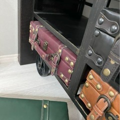 アンティーク超ローテブルにもなるおしゃれな、収納棚の画像