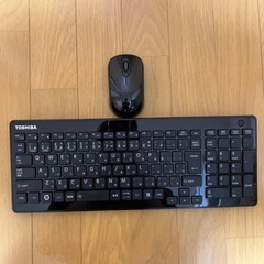 〈ジャンク品〉アップル純正ワイヤレスキーボード&TOSHIBAキーボード、マウスの画像