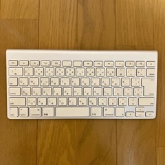 〈ジャンク品〉アップル純正ワイヤレスキーボード&TOSHIBAキーボード、マウスの画像