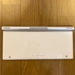 〈ジャンク品〉アップル純正ワイヤレスキーボード&TOSHIBAキーボード、マウスの画像