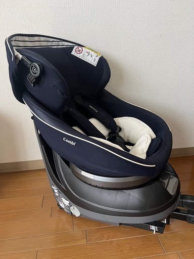 人気のCombi 回転式チャイルドシート ネイビー