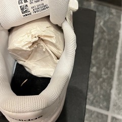 子供靴　アディダスのスニーカーの画像