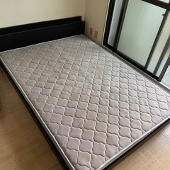 ダブルベッド