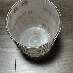 🌟英字柄のバスケット型ゴミ箱 お譲りします【500円】🌟の画像