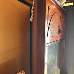 三角柱の昭和レトロ飾り棚の画像