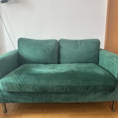 LOWYA ベルベット調ソファの画像