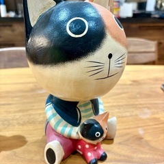 籠の中は大騒ぎ バリ
で購入した大小のバリ猫とぬいぐるみセット カゴ付きの画像