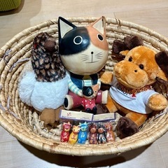 籠の中は大騒ぎ バリ
で購入した大小のバリ猫とぬいぐるみセット ...