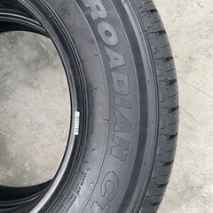 A⭐️新品・未使用 ・シール付⭐️夏用タイヤ2本 195/80R15🟪NEXEN ROADIEN CT8🟪製造年2024年33週🟪屋根付き壁付き倉庫でシートをかけて厳重に保管🟪タイヤ値上がりの今、大変お買 い得ですよ！🟪の画像