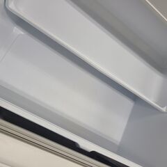 J9599　MITSUBISHI　ミツビシ　３ドア冷蔵庫　MR-C33G-W1　2022年製 クリーニング済み　【リユースのサカイ柏店】参考価格89,800円の画像