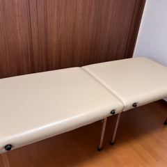 エステ マッサージ 治療ベッド
