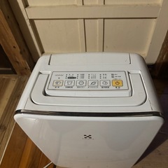 取引中！！　　トヨトミ 冷風衣類乾燥除湿機 ホワイト 　衣類乾燥機能👚　除湿機能の画像