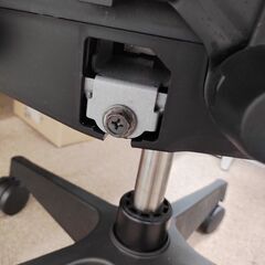 オフィスチェアの肘置き部分だけ。ITOKI イトーキ エピオス【東陽町 7脚分14個】の画像