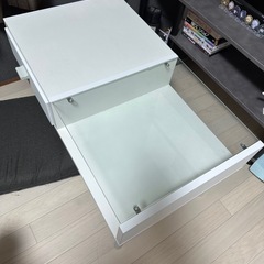 ガラス張りテーブル
