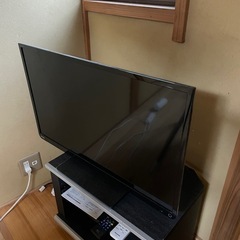 【お話し中】液晶テレビおまけでテレビ台付き