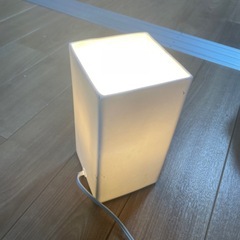 足元　ランプ　照明　電気