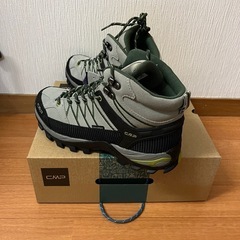 新品未使用　登山靴　キャンプの画像