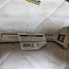 高儀(Takagi) M&M モンキーレンチ 200mm M-200【ボルト・ナットの締め付けに】【目盛り付】【調整可能】水道 水栓 作業工具 車載工具 DIY スパナ　中古の画像