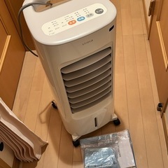 24年製　加湿つき温冷風扇 シロカのなごみ