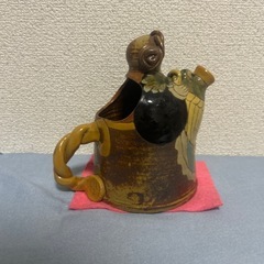 陶器製　女性をモチーフにしたジョウロの画像
