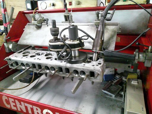 MベンツSL専門工場-113SLエンジンリビルトへツト取り付け-各種加工ー内燃機業務常設
