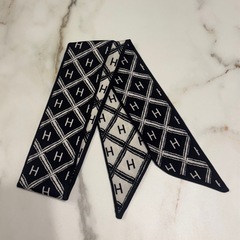 新品 リバーシブル スカーフ バッグチャーム H柄の画像