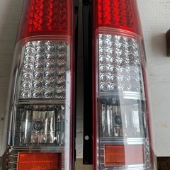 ハイエース200テールランプジャンク①