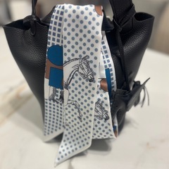お譲り先決まりました！新品 リバーシブル スカーフ バッグチャーム 馬とドットなどの柄プリントの画像