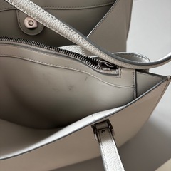 CHARLES & KEITH クラシックダブルハンドルトートバッグの画像