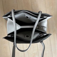CHARLES & KEITH クラシックダブルハンドルトートバッグの画像