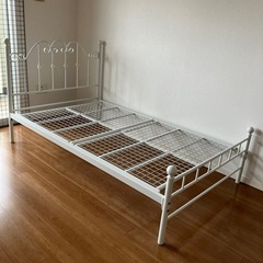 【お取引中】セミダブルベッドフレーム