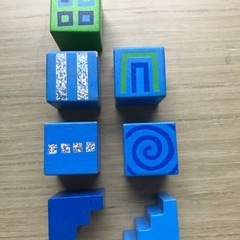 カラフルな木製の積み木セット