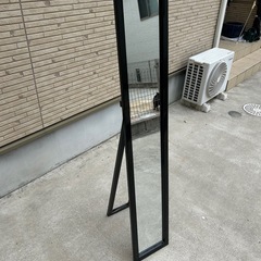 木製スタンドミラーの画像