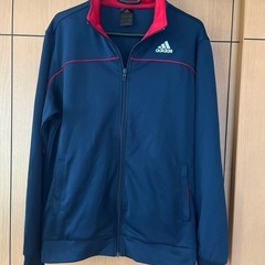 adidasトレーニングウェア上