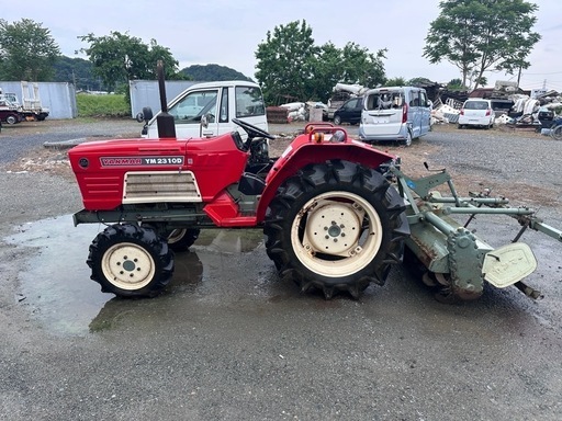 ヤンマートラクターYM2310D（23馬力）。