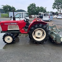 ヤンマートラクターYM2310D（23馬力）。